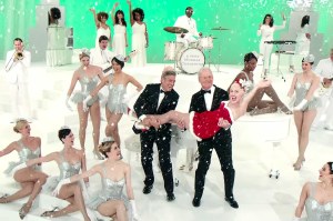 bill-murray-miley-cyrus-george-clooney-netflix-christmas-special