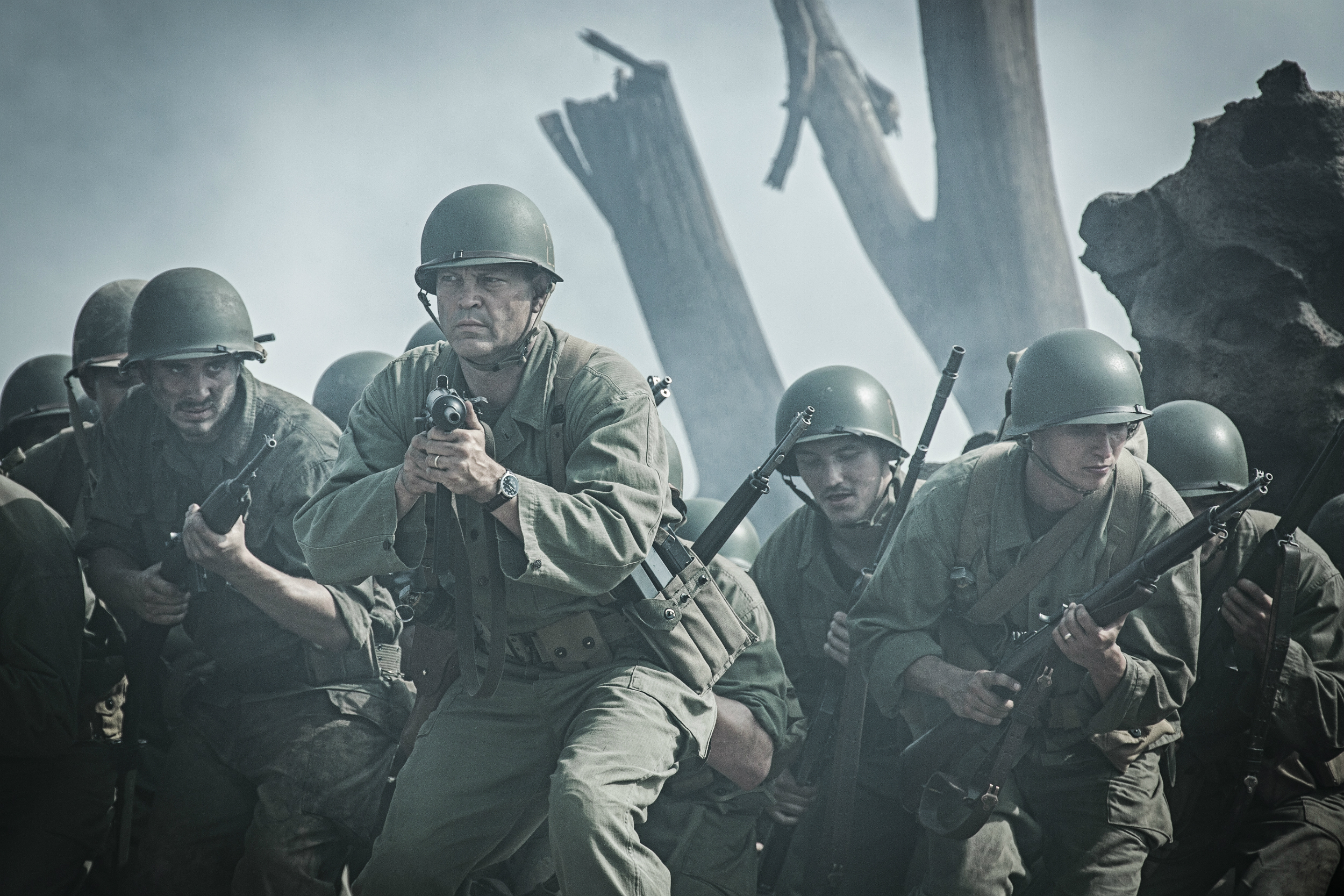 hacksaw-ridge-2016-ryan-corr-vince-vaughn.jpg