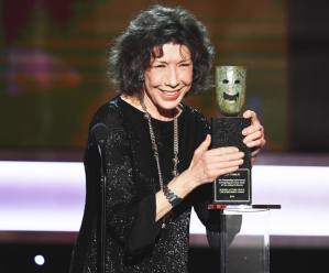 lily-tomlin-30c3e284-59c0-4c49-bfc0-7888e8f6bc1d