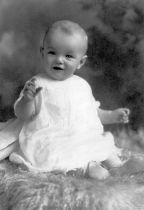 Marilyn_monroe_as_an_infant_brightened