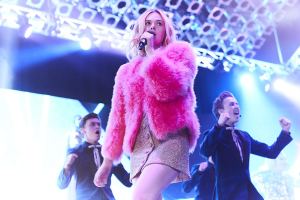 MV5BMWVjZTYxZTgtMWUwMS00YTAyLWFjYjktOGE0YjE3MDJhYzE2XkEyXkFqcGdeQXVyNTc5OTMwOTQ@._V1_SY1000_CR0,0,1499,1000_AL_