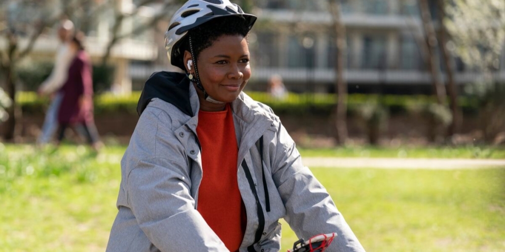 ted lasso season two man city doctor sharon sarah niles rides her bike before her bike accident