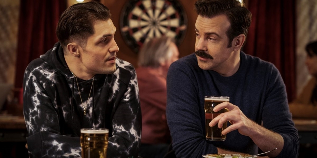 Ted Lasso welcomes Jamie Tart back to AFC Richmond. Jason Sudeikis and Phil Dunster grab a pint in the local pub.